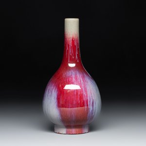 A Chinese flambé-glazed bottle vase, Qianlong mark, 19/20th C. — foto 3