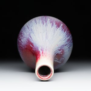 A Chinese flambé-glazed bottle vase, Qianlong mark, 19/20th C. — foto 4