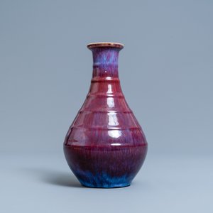 A Chinese flambé-glazed bottle vase, Yongzheng mark, 19th C. — 照片 2