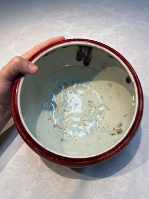 A Chinese flambé-glazed bowl and a tripod censer, 19th C. — photo 1