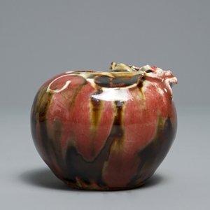 A Chinese flambé-glazed brush washer with applied dragon, 18/19th C. — photo 3