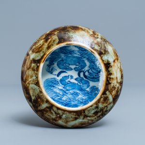 A Chinese flambé-glazed brush washer with blue and white 'crabs' design, 19/20th C. — 照片 6