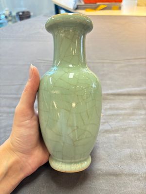 A Chinese flambé-glazed cylindrical jardinière and two celadon-glazed vases, 19th C. — 照片 7