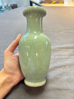 A Chinese flambé-glazed cylindrical jardinière and two celadon-glazed vases, 19th C. — 照片 8