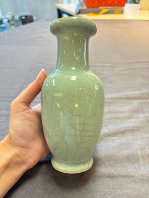 A Chinese flambé-glazed cylindrical jardinière and two celadon-glazed vases, 19th C. — 照片 9
