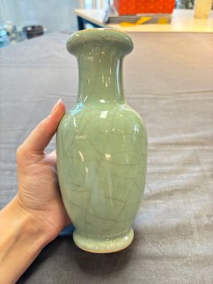 A Chinese flambé-glazed cylindrical jardinière and two celadon-glazed vases, 19th C. — 照片 10