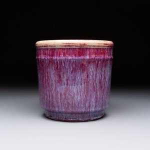 A Chinese flambé-glazed cylindrical jardinière and two celadon-glazed vases, 19th C. — 照片 2