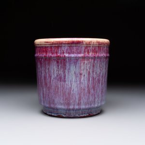 A Chinese flambé-glazed cylindrical jardinière and two celadon-glazed vases, 19th C. — 照片 3