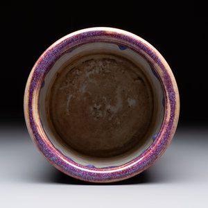 A Chinese flambé-glazed cylindrical jardinière and two celadon-glazed vases, 19th C. — 照片 6