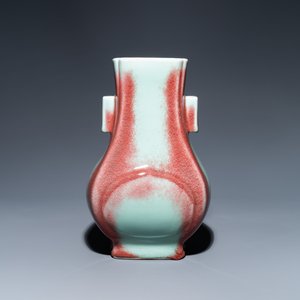 A Chinese flambé-glazed 'fanghu' vase, Qianlong mark, 20th C. — 照片 1