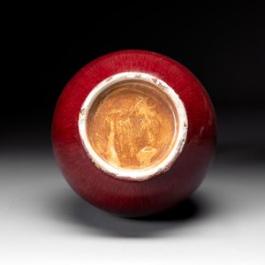 A Chinese flambé-glazed garlic-mouth vase, Qianlong mark, 19/20th C. — photo 4