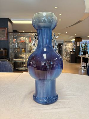 A Chinese flambé-glazed garlic-mouth vase with ruyi handles, 19th C. — photo 1