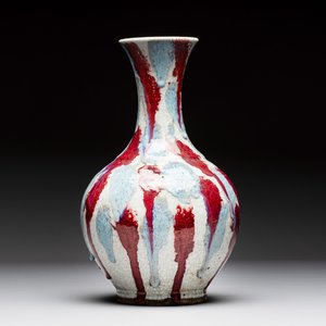 A Chinese flambé-glazed ge-type-ground bottle vase, 19th C. — foto 1