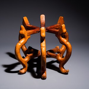 A Chinese flambé-glazed tianqiu ping vase on foldable stand, Jingdezhen mark, 20th C. — photo 8
