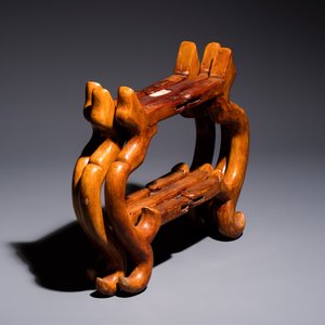 A Chinese flambé-glazed tianqiu ping vase on foldable stand, Jingdezhen mark, 20th C. — photo 9