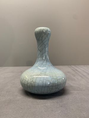 A Chinese flambé-glazed vase and a ge-type garlic-mouth vase, 19th C. — photo 2