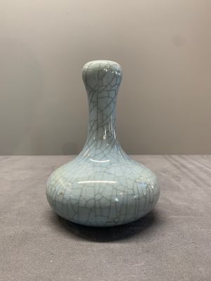 A Chinese flambé-glazed vase and a ge-type garlic-mouth vase, 19th C. — photo 3
