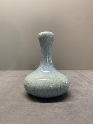 A Chinese flambé-glazed vase and a ge-type garlic-mouth vase, 19th C. — photo 5