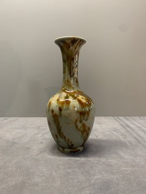 A Chinese flambé-glazed vase and a ge-type garlic-mouth vase, 19th C. — photo 10