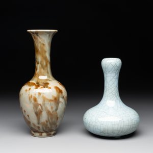 A Chinese flambé-glazed vase and a ge-type garlic-mouth vase, 19th C. — photo 2