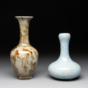 A Chinese flambé-glazed vase and a ge-type garlic-mouth vase, 19th C. — photo 3
