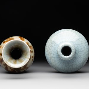 A Chinese flambé-glazed vase and a ge-type garlic-mouth vase, 19th C. — photo 4