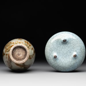 A Chinese flambé-glazed vase and a ge-type garlic-mouth vase, 19th C. — photo 5
