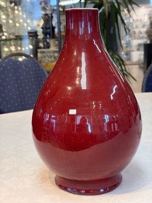 A Chinese flambé-glazed vase and a jar with wooden cover, 19th C. — 照片 1