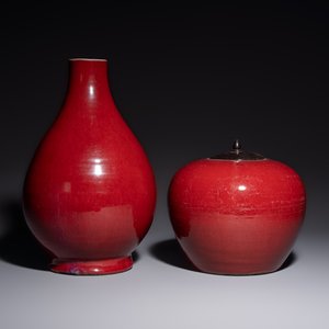 A Chinese flambé-glazed vase and a jar with wooden cover, 19th C. — 照片 2