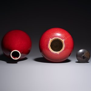 A Chinese flambé-glazed vase and a jar with wooden cover, 19th C. — 照片 6
