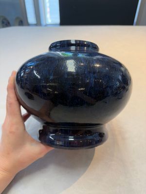 A Chinese flambé-glazed vase on a wooden stand, 19th C. — photo 4