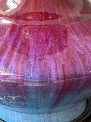 A Chinese flambé-glazed vase on a wooden stand, 19th C. — 照片 6