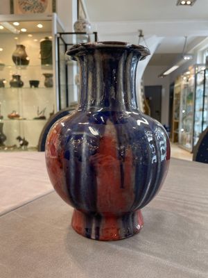 A Chinese flambé-glazed vase, Qianlong mark, 18/19th C. — foto 2