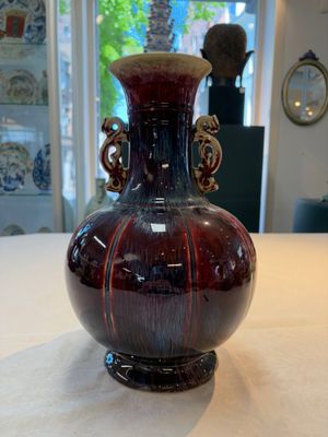 A Chinese flambé-glazed vase with 'chilong' handles, 20th C. — photo 3