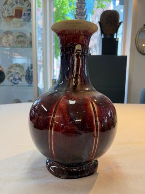 A Chinese flambé-glazed vase with 'chilong' handles, 20th C. — photo 4