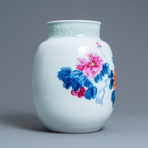 A Chinese floral vase, signed Wang En Huai, dated 1997 — photo 2