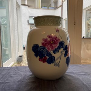 A Chinese floral vase, signed Wang En Huai, dated 1997 — photo 8