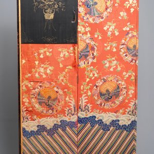 A Chinese folding screen with silk embroidery of phoenixes on a red ground, Qianlong — photo 5