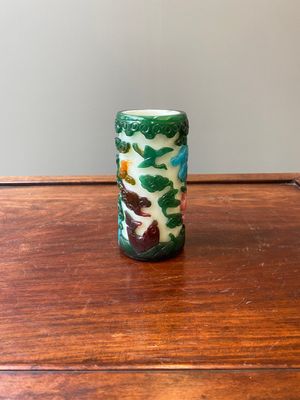 A Chinese four-coloured Peking glass brush pot, Qianlong — 照片 1