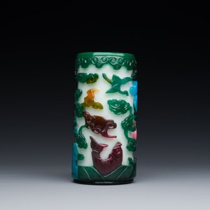 A Chinese four-coloured Peking glass brush pot, Qianlong — 照片 2