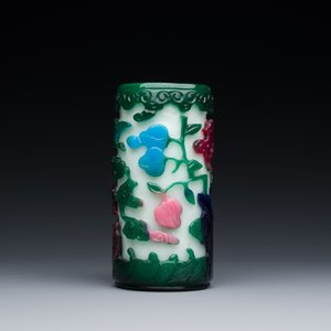 A Chinese four-coloured Peking glass brush pot, Qianlong — 照片 3