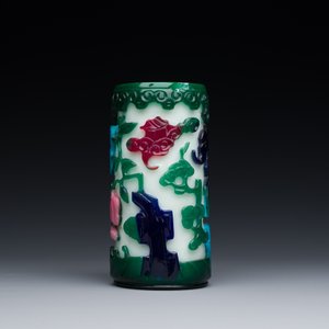 A Chinese four-coloured Peking glass brush pot, Qianlong — 照片 4