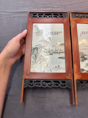 A Chinese four-fold wooden table screen with qianjian cai plaques, 20th C. — foto 4
