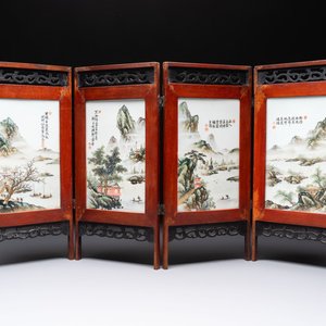 A Chinese four-fold wooden table screen with qianjian cai plaques, 20th C. — foto 1