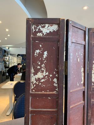 A Chinese four-part folding screen with famille rose plaques, 19th C. — photo 11