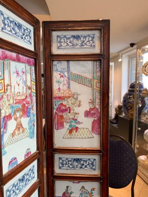 A Chinese four-part folding screen with famille rose plaques, 19th C. — photo 8