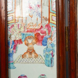 A Chinese four-part folding screen with famille rose plaques, 19th C. — photo 3