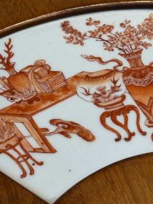 A Chinese four-part folding screen with iron-red-decorated porcelain plaques, 19/20th C. — photo 25