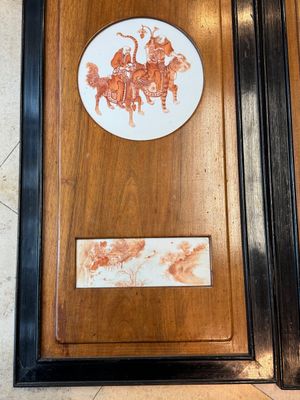 A Chinese four-part folding screen with iron-red-decorated porcelain plaques, 19/20th C. — photo 29
