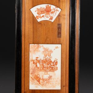A Chinese four-part folding screen with iron-red-decorated porcelain plaques, 19/20th C. — photo 18
